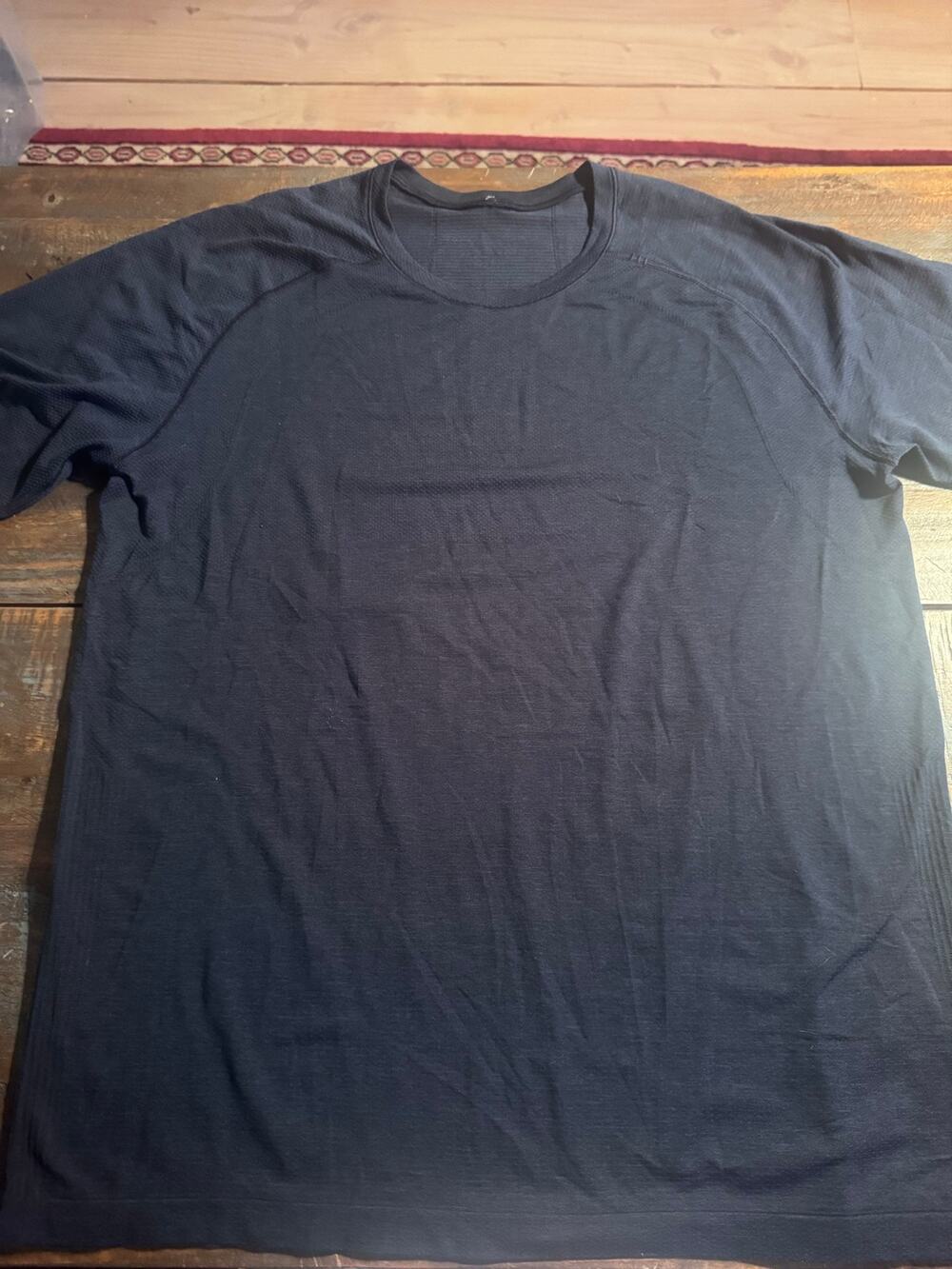 Lululemon Fitness athletic T-shirt men’s sz l blue